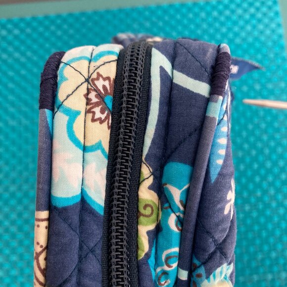 Bella Taylor Travel Cosmetic Jewelry Zip Around Case - Picture 13 of 16